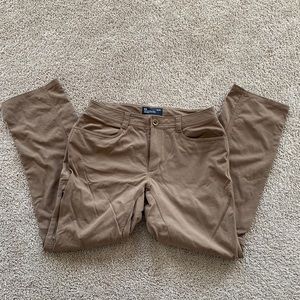 Like new Under Armour work pants. 34/32 w size zipper pockets.